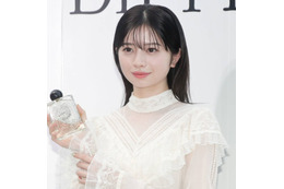 桜田ひより、色白美脚のミニ丈コーデに絶賛の声「スタイルよすぎる」「めちゃくちゃ美人」