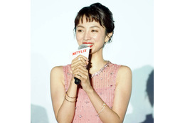 満島ひかり「調子乗って…」旅先での“流血”ハプニングを明かす「今私は膝が出せない」 画像