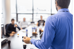 人前で話すのが苦手な会社員　仕事で評価も低かったが…⇒1年後、周囲「まるで別人」 画像