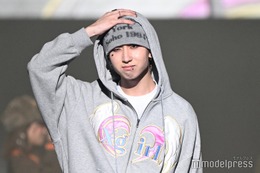 「今日好き」MON7A（もんた）、ニット帽で印象チェンジ 頬に星シールのY2Kコーデ【TGC広島2025】