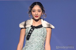 みちょぱ、前髪カールでゴージャスな雰囲気 スパンコールドレスで輝く【TGC広島2025】