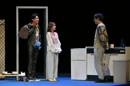 風間俊介・シソンヌじろう・与田祐希ら出演、バカリズム脚本「ノンレムの窓」舞台初日開幕 場面写真＆コメント到着