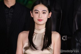 八木莉可子、美背中開放のノースリドレス姿「芸術作品のよう」「お肌が綺麗」の声 画像