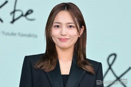 川口春奈、真紅ドレスから美肩ラインのぞく「大人な雰囲気」「真っ赤が似合うのすごい」と絶賛の声