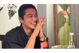 “激変ビジュで登場”東出昌大、異国の路上でモテ男ぶり発揮 ひろゆき「これがイケメンと庶民の差」 画像