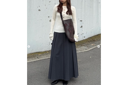 ひとクセリブニットが主役。 アウターの下に着こなしたい大人のきれいめスタイル 【40代の毎日コーデ】 画像
