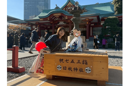 尾崎里紗アナ、元気いっぱいな息子の七五三で大奮闘「みんなで写真を撮るのは一苦労。笑」