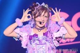 しなこ、アイスクリーム柄ミニスカから美脚際立つ「妖精みたい」「スタイル抜群」と反響