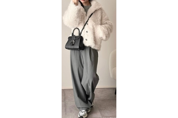 羽織るだけで旬の着こなしが完成。シャギーファーアウターを大人っぽく着こなすコツとは【40代の毎日コーデ】 画像