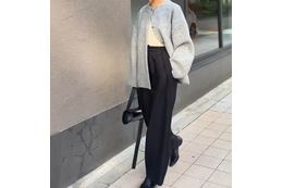 二枚目カーデを選ぶなら、遊び心をプラスして。配色カーディガンで作る大人のコーディネート 【40代の毎日コーデ】 画像