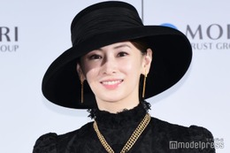 北川景子、黒ドレス貴婦人姿で登場 年末年始の過ごし方・子供たちの楽しみ明かす 画像