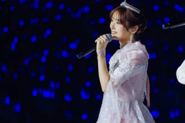櫻坂46井上梨名、純白ピンクのドレス姿で“100点満点”のアイドル人生に幕「この7年間で輝けました！」