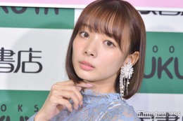 岡田紗佳、美脚際立つ大胆スリットドレス披露「視線奪われた」「セクシー」と反響