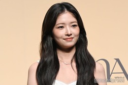 IVEレイ、ミニ丈サンタ姿で美脚披露「世界一可愛いサンタ」「アイドルオーラすごい」と反響 画像