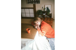 南條愛乃、こたつに入ってのんびりリラックス！日常感のあるナチュラルSHOTを披露