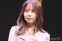 乃木坂46佐藤璃果、美肩輝くオフショルニットワンピ姿披露「レベチな可愛さ」「目が釘付け」と反響 画像