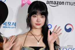 LE SSERAFIMウンチェ、デコルテ全開のオフショルミニドレス姿「女神様」「圧巻のオーラ」と反響 画像