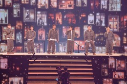 【紅白本番】BE:FIRST、オープニングからの衣装チェンジ話題「お揃いで可愛い」「セットとマッチしてる」 画像