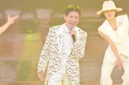 【紅白本番】郷ひろみ「紅白」卒業ステージに出場アーティスト集結「お疲れ様でした」「最後までかっこよすぎた」感動広がる 画像