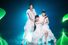 【紅白本番】Perfume、“コールドスリープ”前ラストステージ 去り方に注目集まる「綺麗すぎる」「Perfumeらしい」 画像