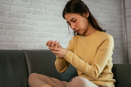 「最近、指に違和感が…」みるみる悪化し、包丁を取り落とすほどに。手指痛と向き合った女性がたどった数々の治療法とは【2025年ベスト記事セレクション】 画像