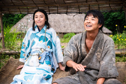 【豊臣兄弟！ 第1話】小一郎（仲野太賀）の幼なじみ・直（白石聖）が連れ去られそうになる