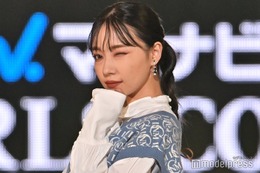 元NMB48村瀬紗英、黒タイツで美脚際立つ 山口旅満喫ショットに「彼女感すごい」「自然体で素敵」と反響