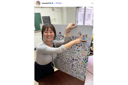 元NHK沖縄キャスター・竹中知華アナ「砂浜でヒール」美脚のぞくミニボトム姿に「映画のワンシーンみたい」「素足が色っぽい」と反響