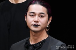 東出昌大、強烈ビジュアルで雰囲気ガラリ 成宮寛貴との初共演に刺激「毎日楽しいです」【サド侯爵夫人】