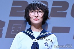 新しい学校のリーダーズ・SUZUKA、メガネ外した素顔公開「カッコいい系美人」「レアショット」の声