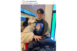 高橋愛、夫・あべこうじにギュッ！おしどり夫婦SHOTに反響「ラブラブ」「めちゃくちゃ可愛い」