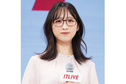 AKB48小栗有以、ほっそり美脚の際立つミニスカSHOTに反響「スタイルいい」「可愛すぎ」 画像