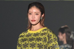 王林、シースルースカートから美脚覗く オールバック×グリーンアイメイクで印象ガラリ【TGCしずおか2026】 画像