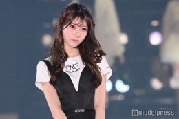 AKB48千葉恵里、“大天才赤チェック衣装”でほっそり美脚披露「スタイル抜群」「可愛さのレベルが違う」とファン悶絶 画像