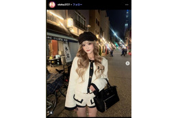 「今日好き」参加JK、デコルテ大胆見せのオフショルニット姿に反響「肌が綺麗」「ゴージャス」