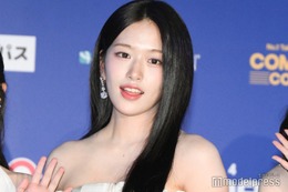IVEユジン、ベアトップドレス姿で美デコルテ輝く「女神級の美しさ」「レベチ」とファン悶絶