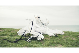 ロシアから生まれた次世代クィア・アーティスト、ジェナ・マービン登壇の『クイーンダム／誕生』来日舞台挨拶が決定！ トークショー実施