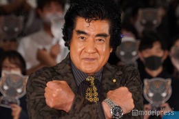 藤岡弘、美人娘2人と紅白振袖ショット「遺伝子強すぎ」「全員主役級のオーラ」と話題 画像