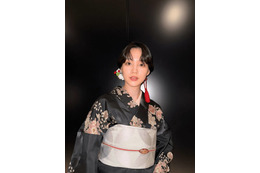 のん、艶やかな黒の着物姿に称賛の嵐「お美しい」「上品なオトナの色気を感じます」