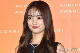 谷まりあ、デコルテ輝くキャミドレス姿 ドレスアップショットに「華やかでエレガント」「絵になる」と反響 画像