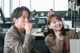 「朝マック」マックグリドル、12年ぶりCM登場 岡田准一＆山田杏奈が豪快な食べっぷり見せる 画像