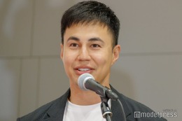 ユージ、3000万超え高級車“マイバッハ”の納車報告「凄すぎ」「かっこいい車内」と反響