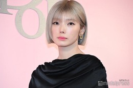 櫻坂46藤吉夏鈴、黒ドレス×タイツでシックな装い 休日にやっていること告白「細かい作業が好きなので」【ディオール アディクト キャンディ ショップ】