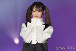 ≠ME谷崎早耶、オフショルニットでデコルテ全開 冬コーデにファン悶絶「彼女感すごい」「破壊力抜群」