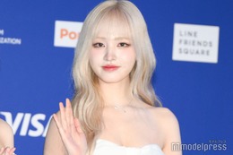 IVEリズ、美脚際立つレザー×タイツコーデ披露「映画のワンシーンみたい」「強めなスタイルも最高」とファン歓喜