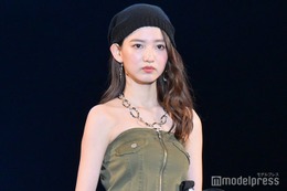 “奇跡の9頭身”黒木麗奈、股下83cmの美スタイルに驚きの声「体の半分以上が脚」「二度見した」