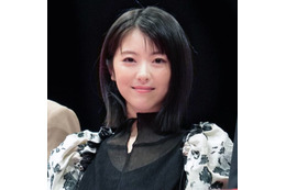 浜辺美波、撮影現場での様子にほっこりした先輩俳優とは？「すごく癒された」