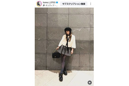 板野友美、ほっそり美脚の際立つミニスカ×タイツSHOTに反響「スタイル良すぎ」「似合ってるね」 画像