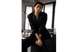 庄司浩平、圧倒的スタイル魅せる「GIANNA HOMMES」W表紙に登場