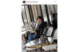 山崎賢人、コートでシックに決めたパリでのオシャレSHOTに反響「激メロ」「めっちゃかっこいい！」 画像